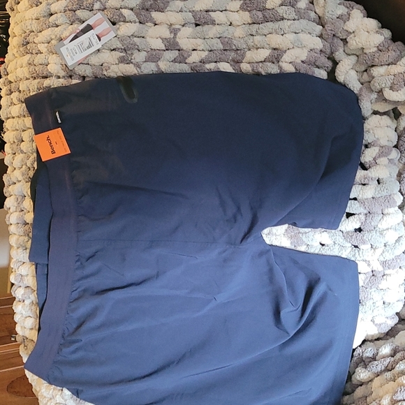 Mens bench shorts - Picture 2 of 3